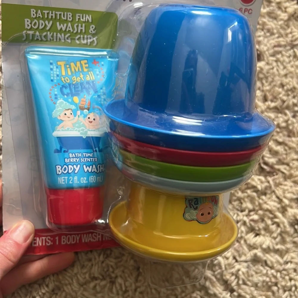 BNWT Cocomelon Bathtub Fun Body Wash & Stacking Cups for ages 3 & up!